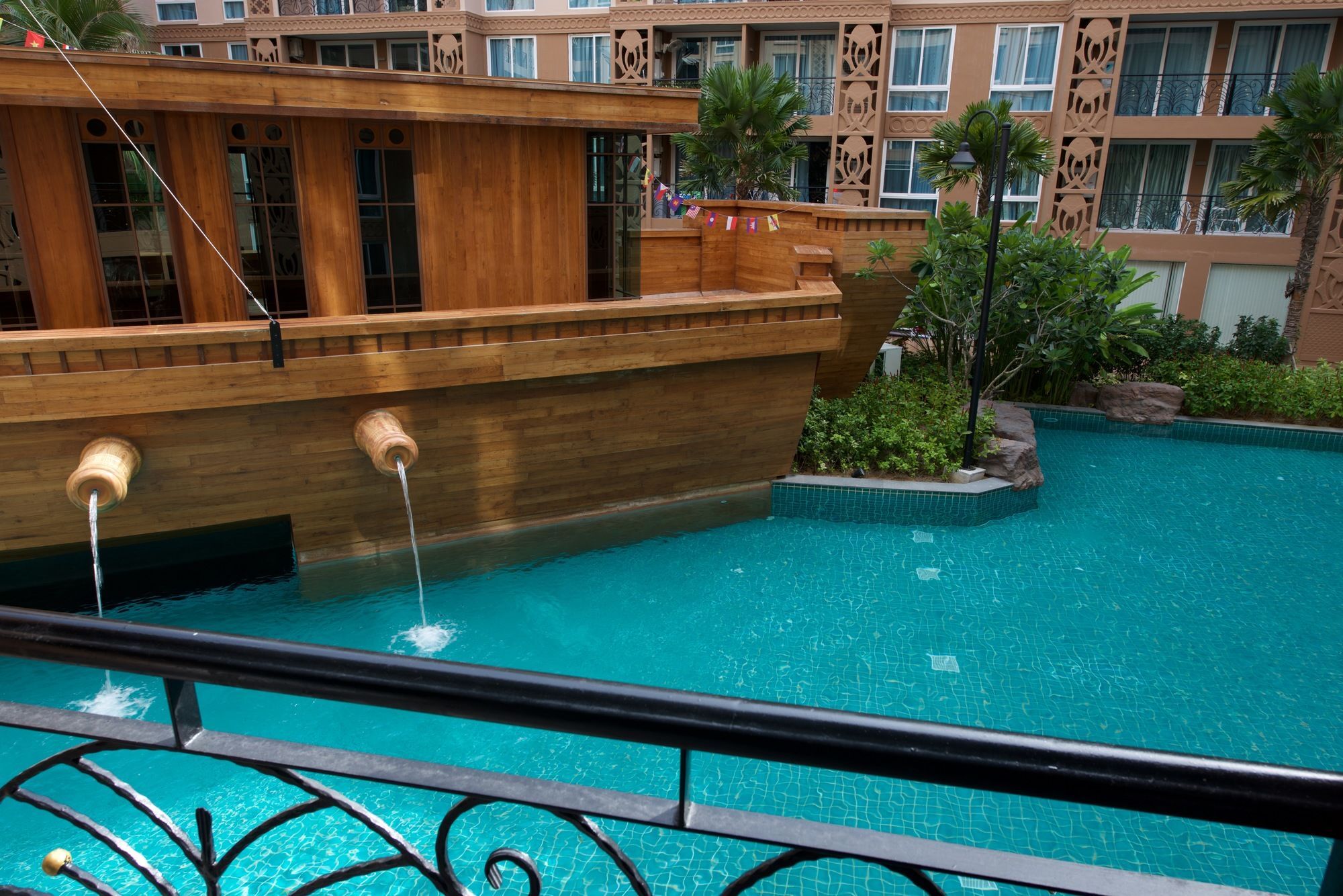 Atlantis Pattaya High Service Praia de Jomtien Exterior foto