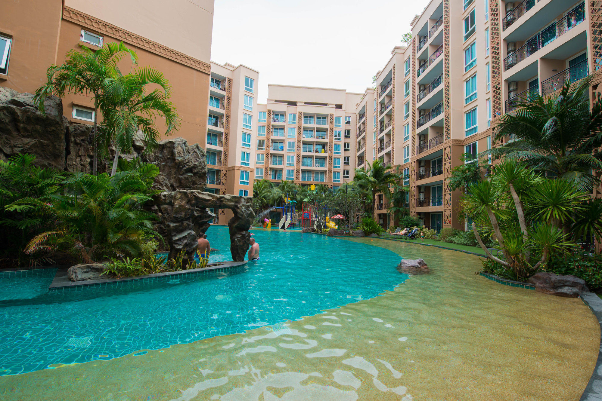 Atlantis Pattaya High Service Praia de Jomtien Exterior foto