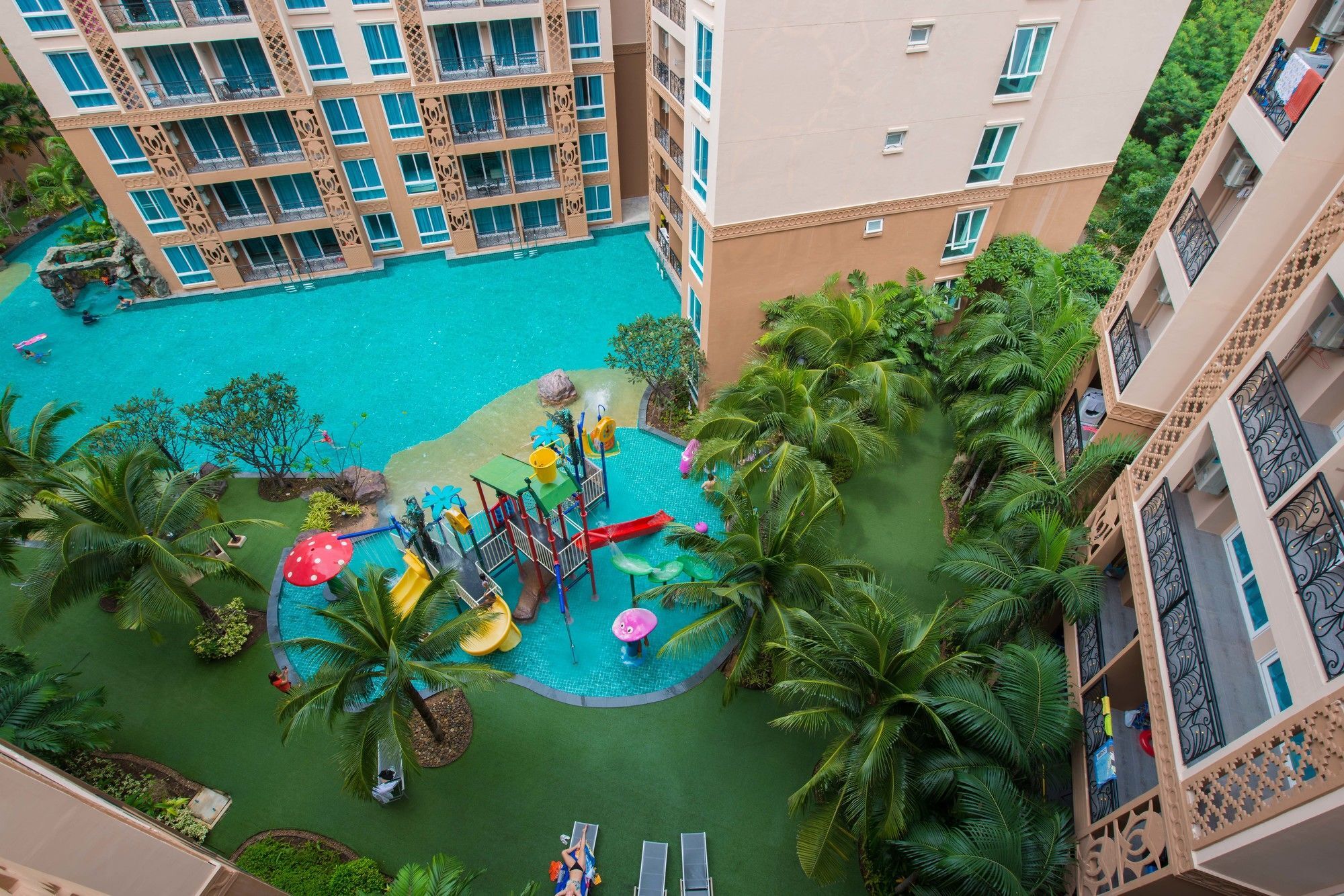 Atlantis Pattaya High Service Praia de Jomtien Exterior foto