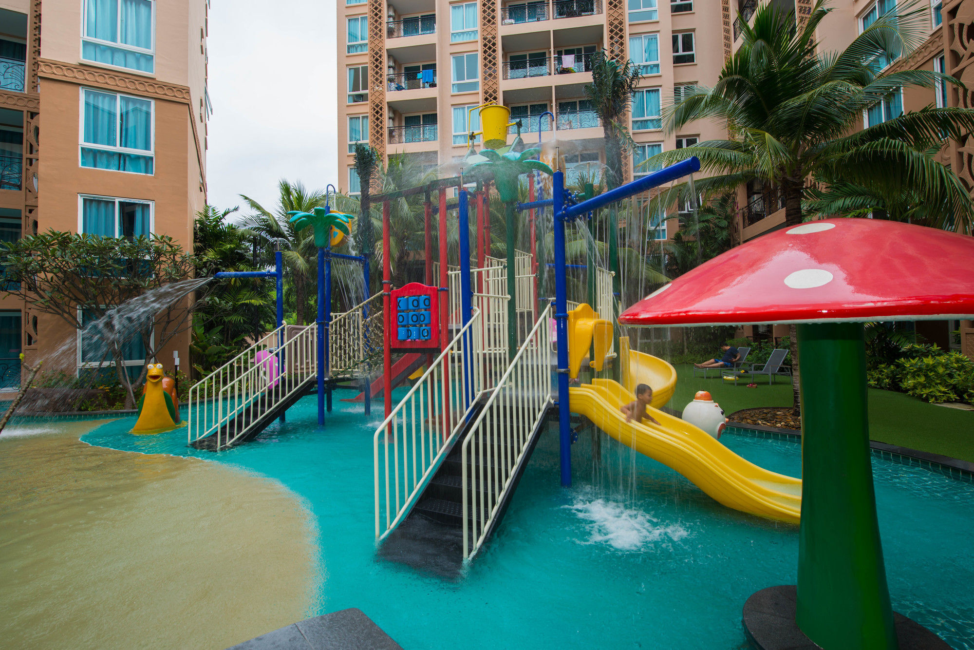 Atlantis Pattaya High Service Praia de Jomtien Exterior foto